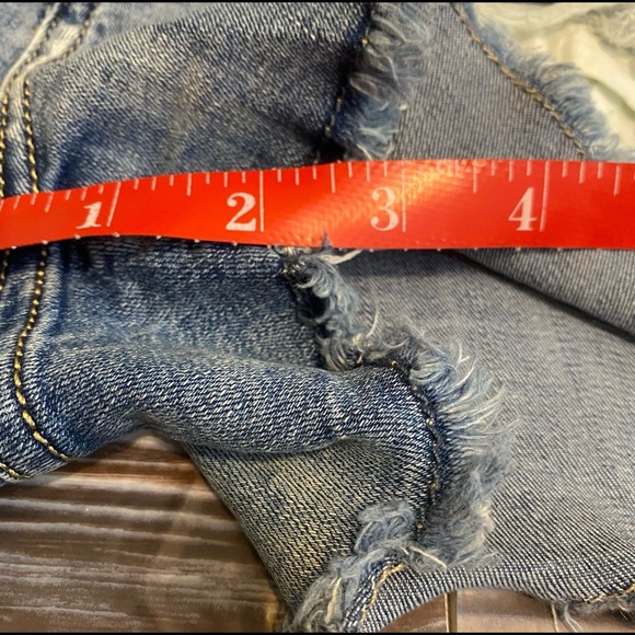 Fascinate Embellished Distressed Jean Shorts Sz 5 - Picture 8 of 8